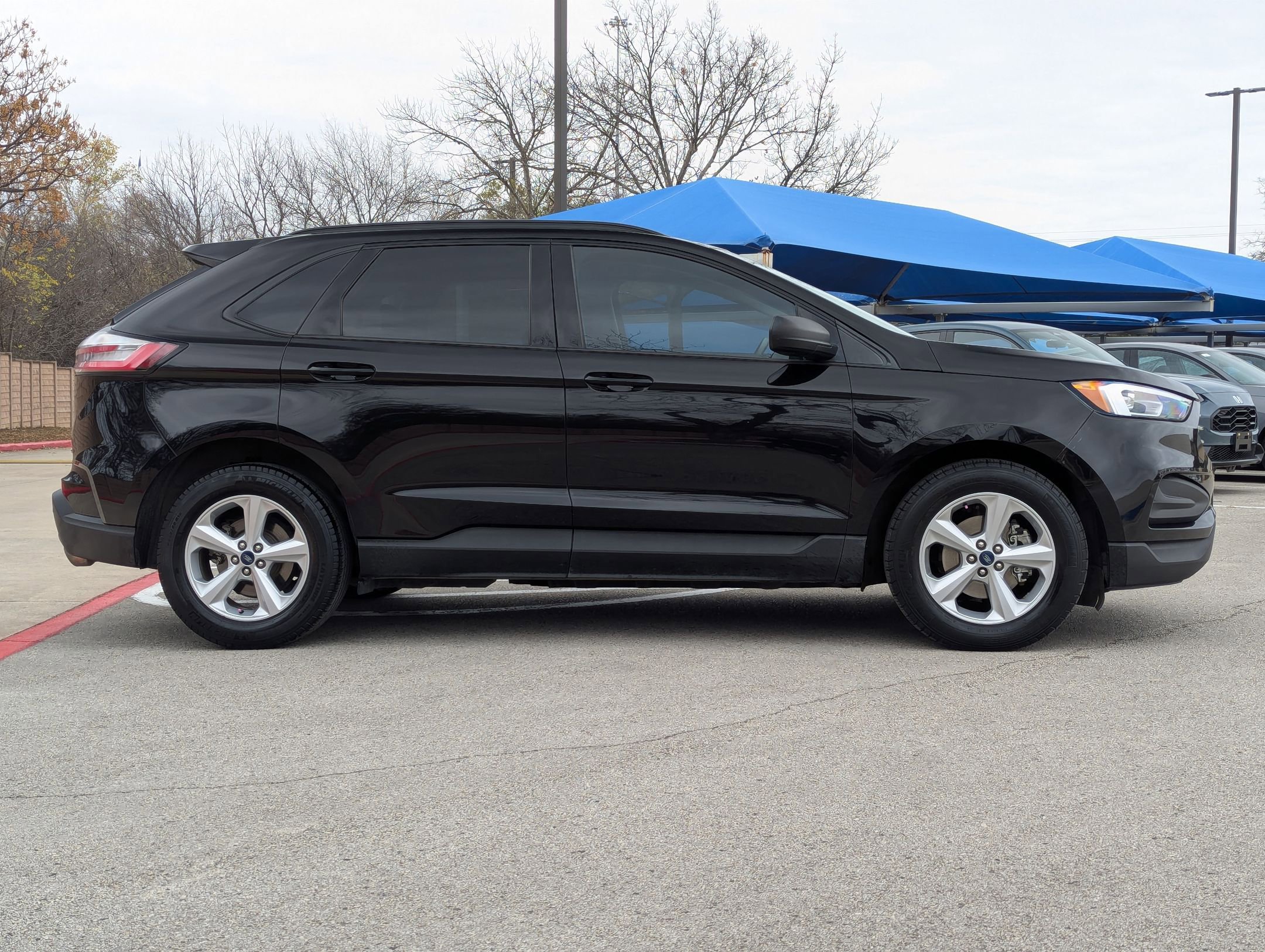 Used 2020 Ford Edge SE image 3