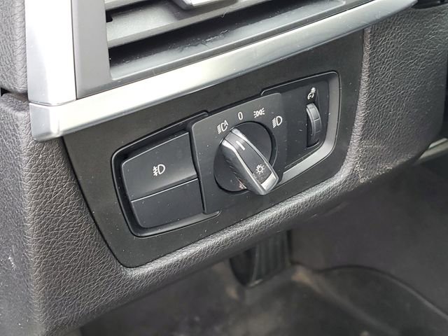 Used 2018 BMW 330i xDrive Sedan w/ Convenience Package image 9
