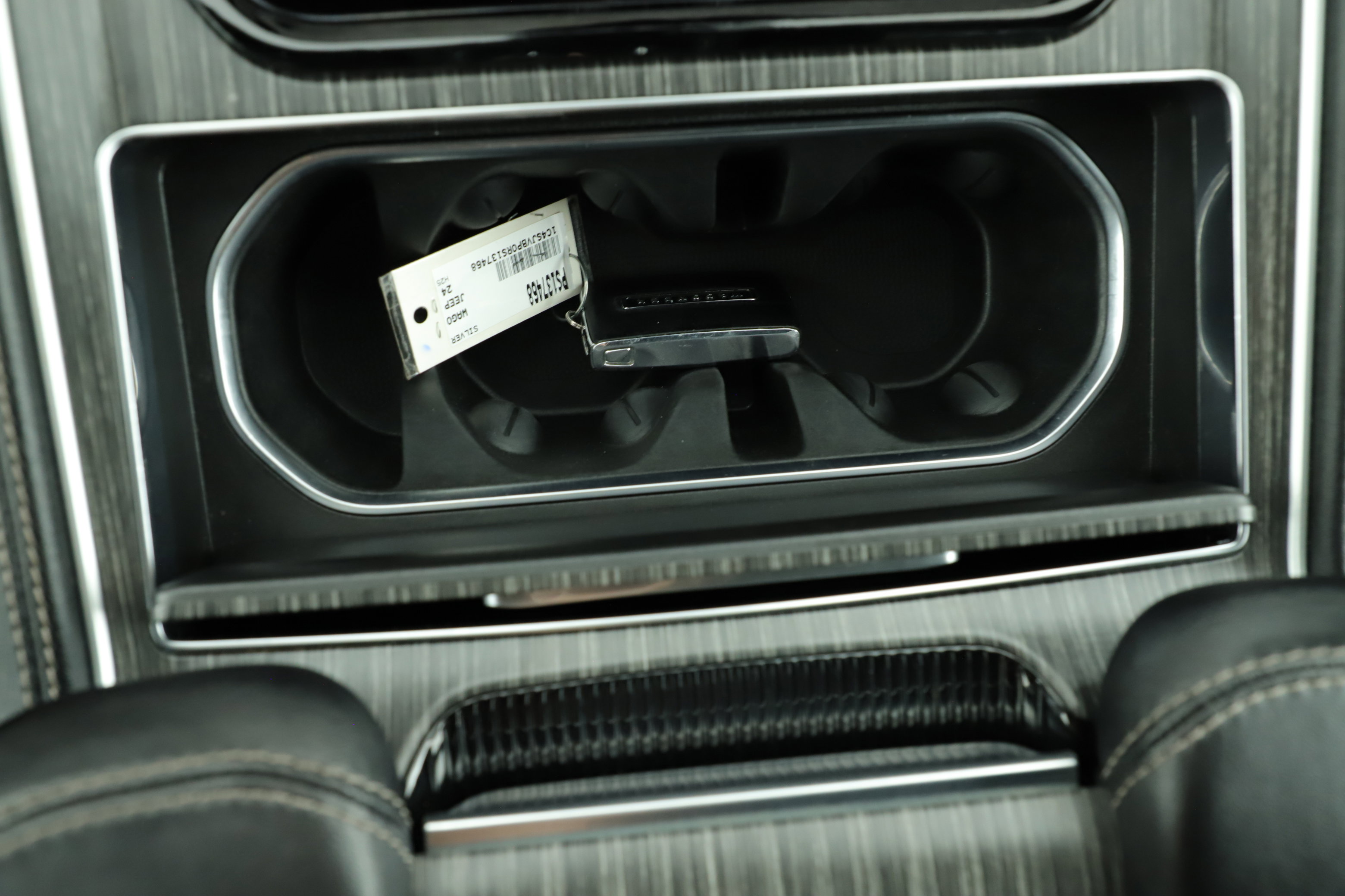 Used 2024 Jeep Wagoneer Series II w/ Flexible Seating Group image 25