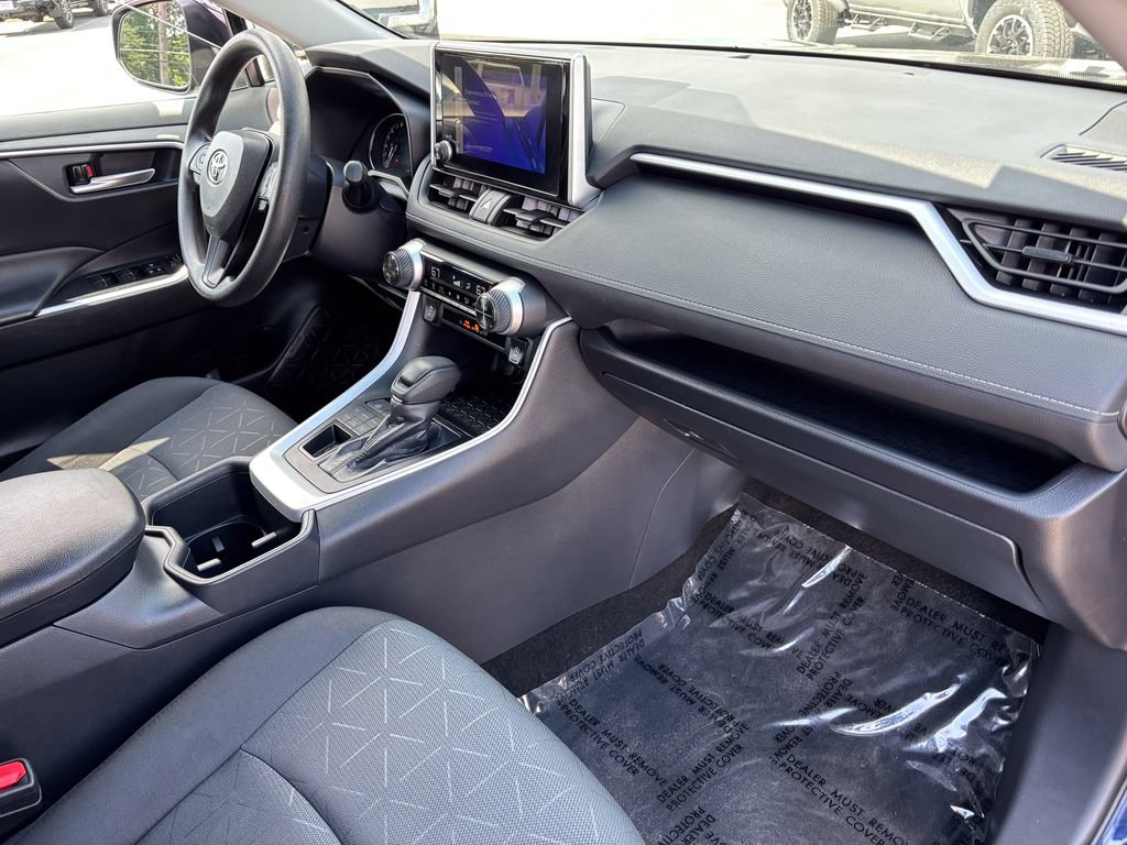 Used 2025 Toyota RAV4 XLE AWD/4WD image 39