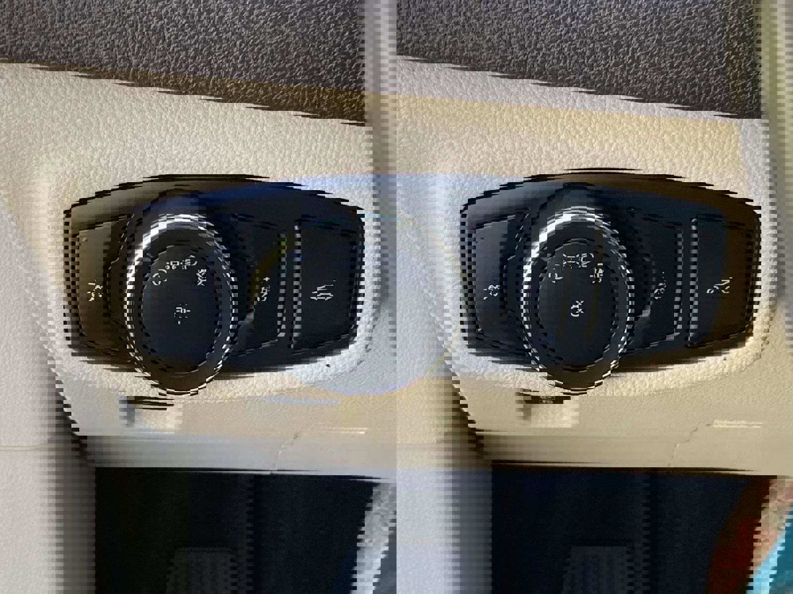 Used 2017 Lincoln MKC Reserve image 29