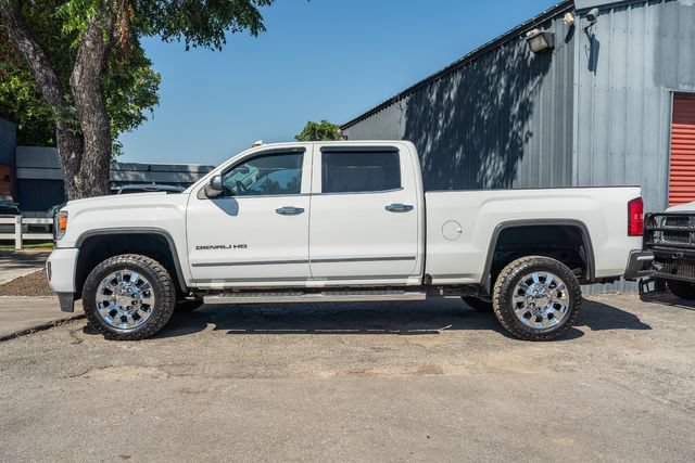 Used 2016 GMC Sierra 2500 Denali w/ Duramax Plus Package AWD/4WD image 3
