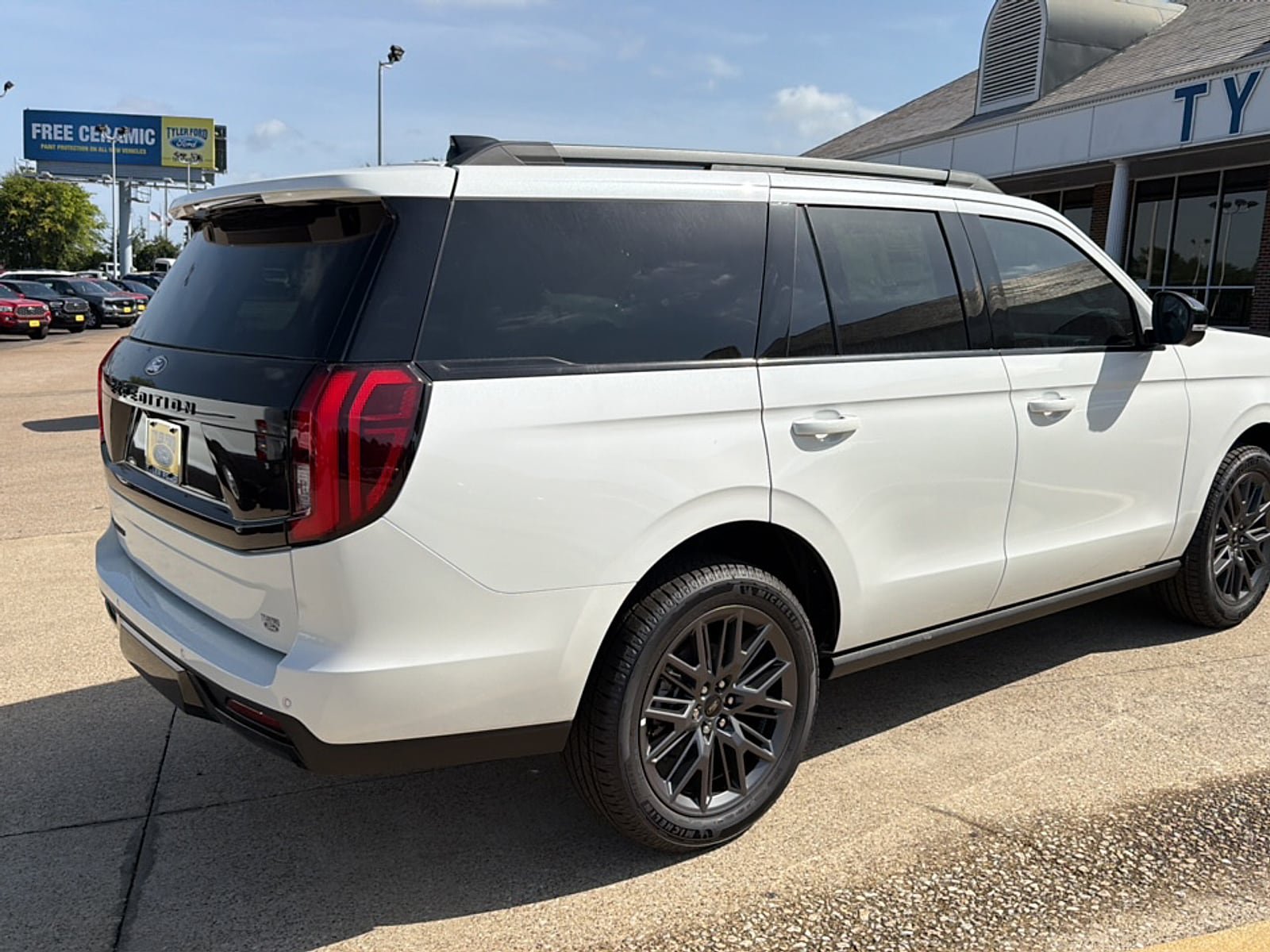 New 2027 Ford Expedition Platinum w/ Stealth Appearance Package AWD/4WD image 9