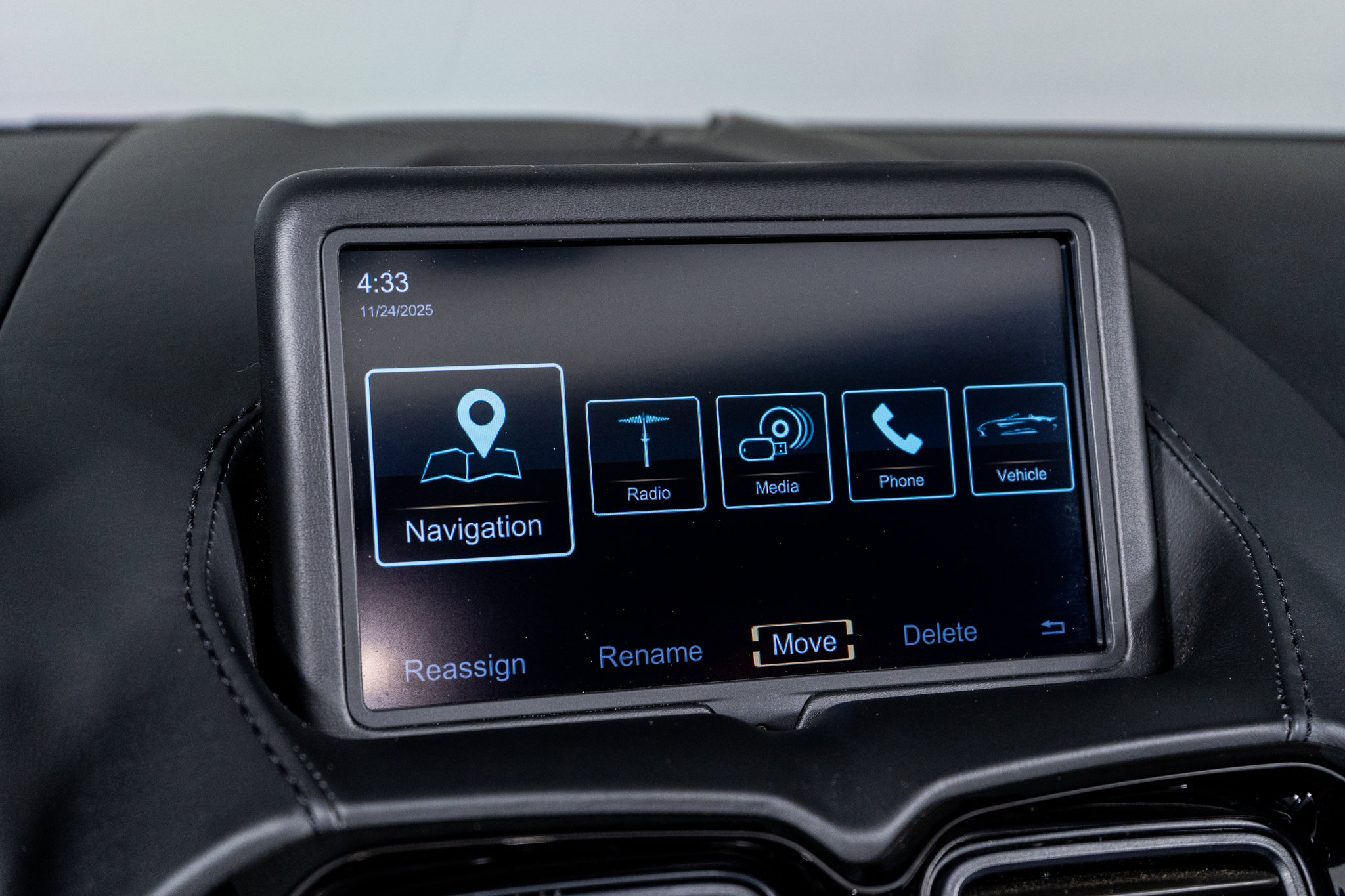 Used 2021 Aston Martin V8 Vantage Roadster image 39