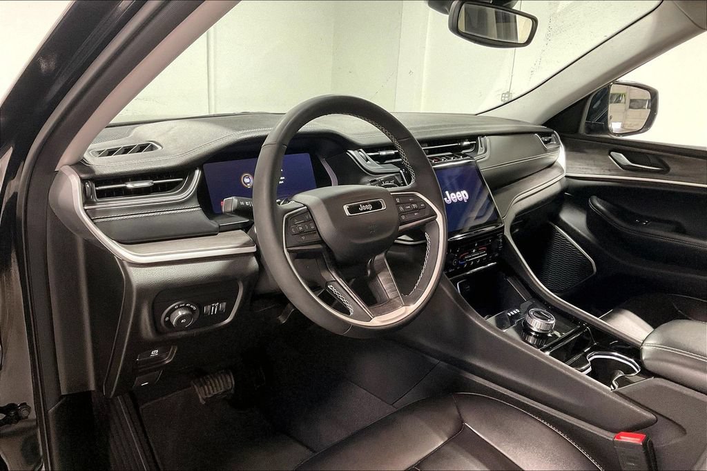 Used 2023 Jeep Grand Cherokee Limited RWD image 16