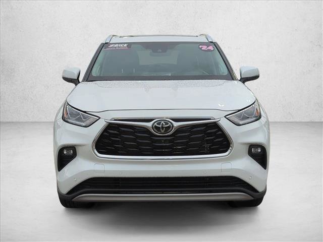 Certified 2024 Toyota Highlander Platinum FWD image 2