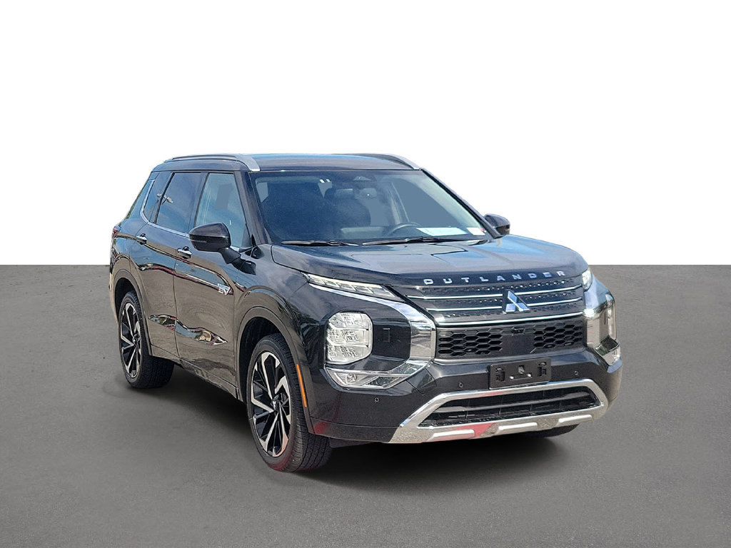 Used 2025 Mitsubishi Outlander 4WD Plug-In Hybrid image 2