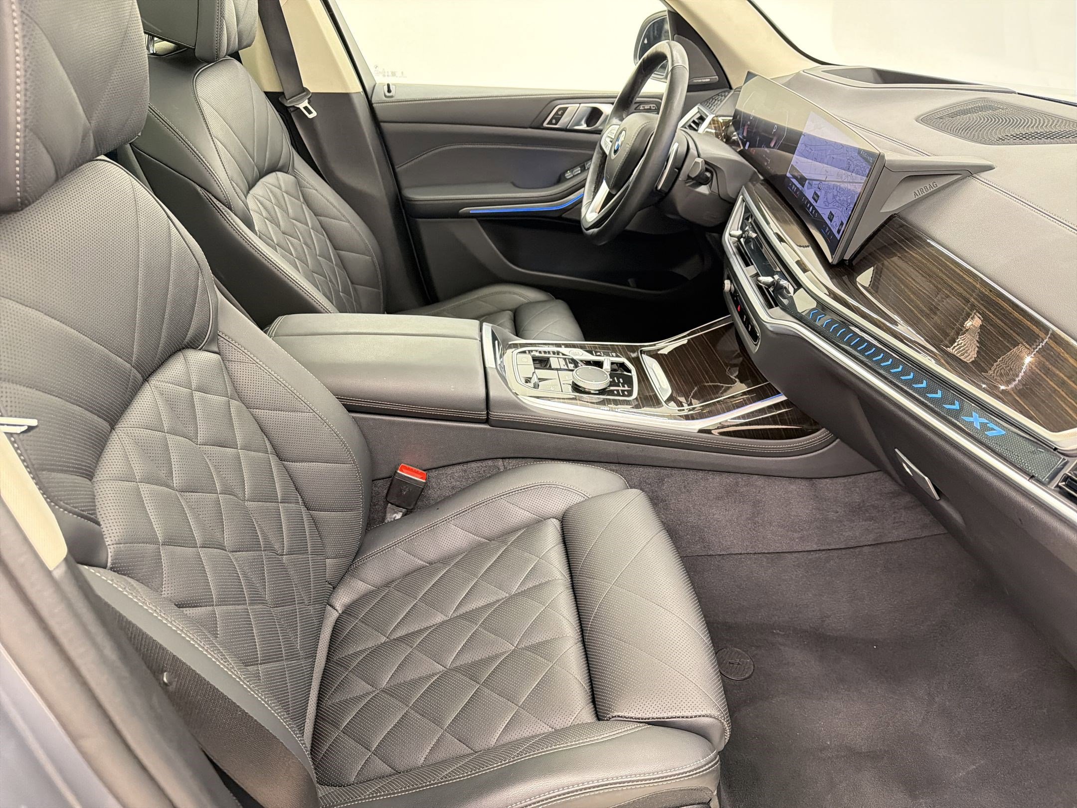 Used 2025 BMW X7 xDrive40i AWD/4WD image 32