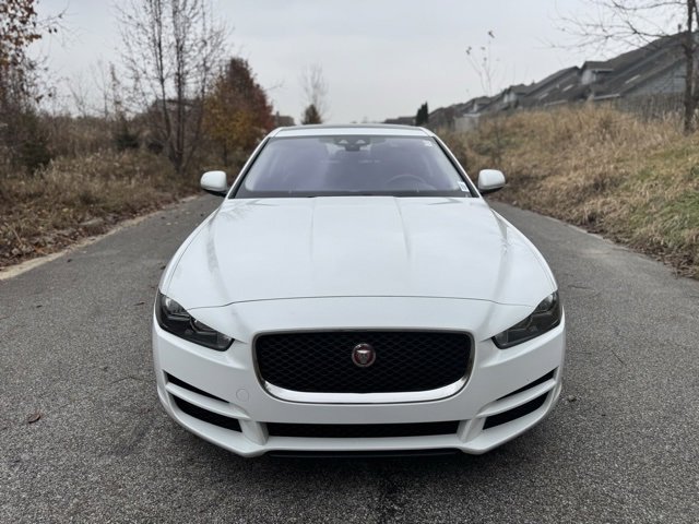 Used 2018 Jaguar XE Premium image 3