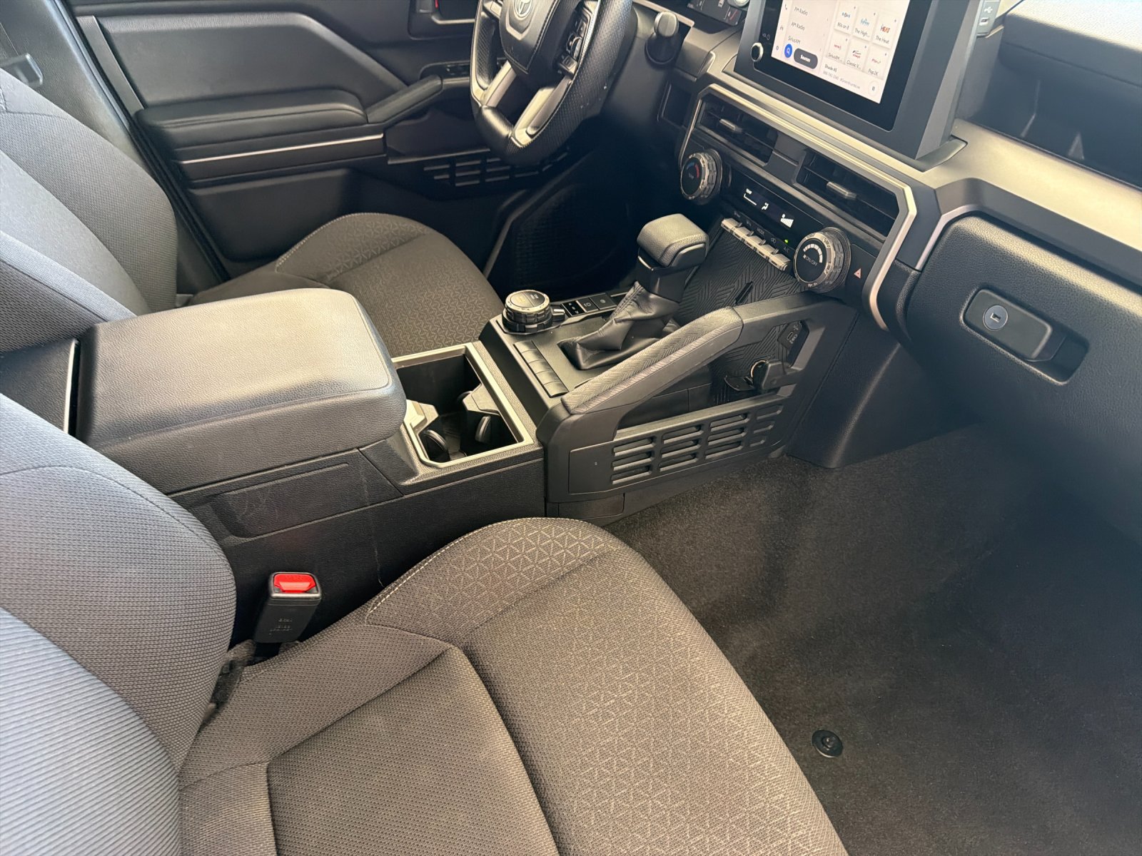 Used 2025 Toyota 4Runner SR5 AWD/4WD image 17