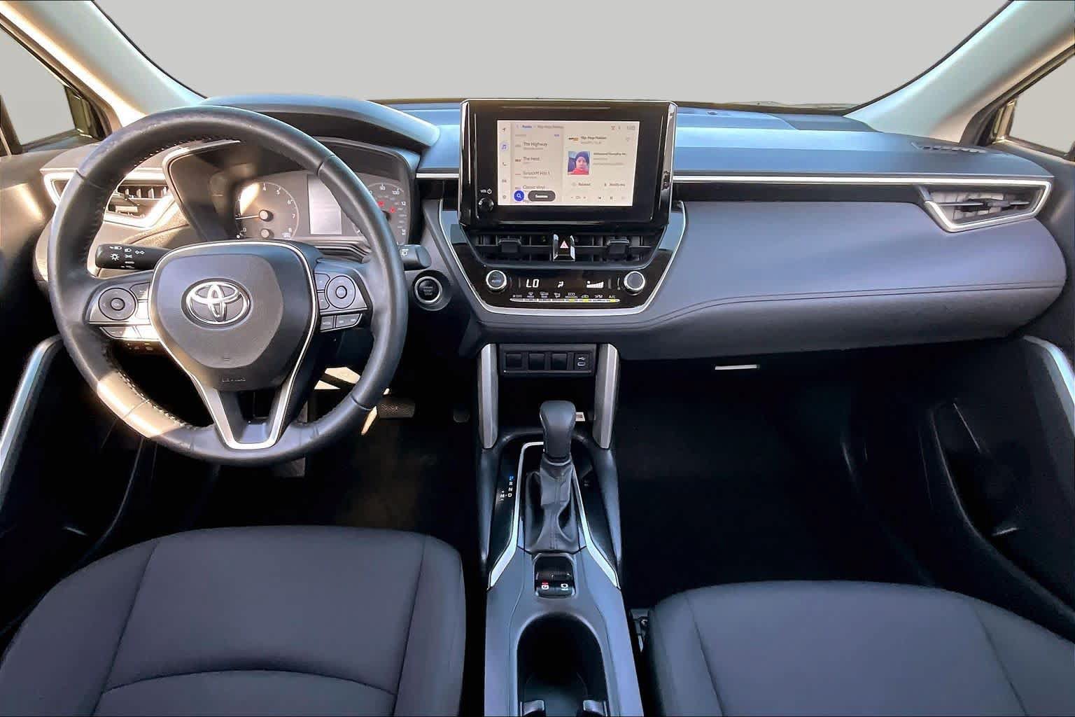 Used 2023 Toyota Corolla Cross LE w/ Moonroof Package FWD image 16