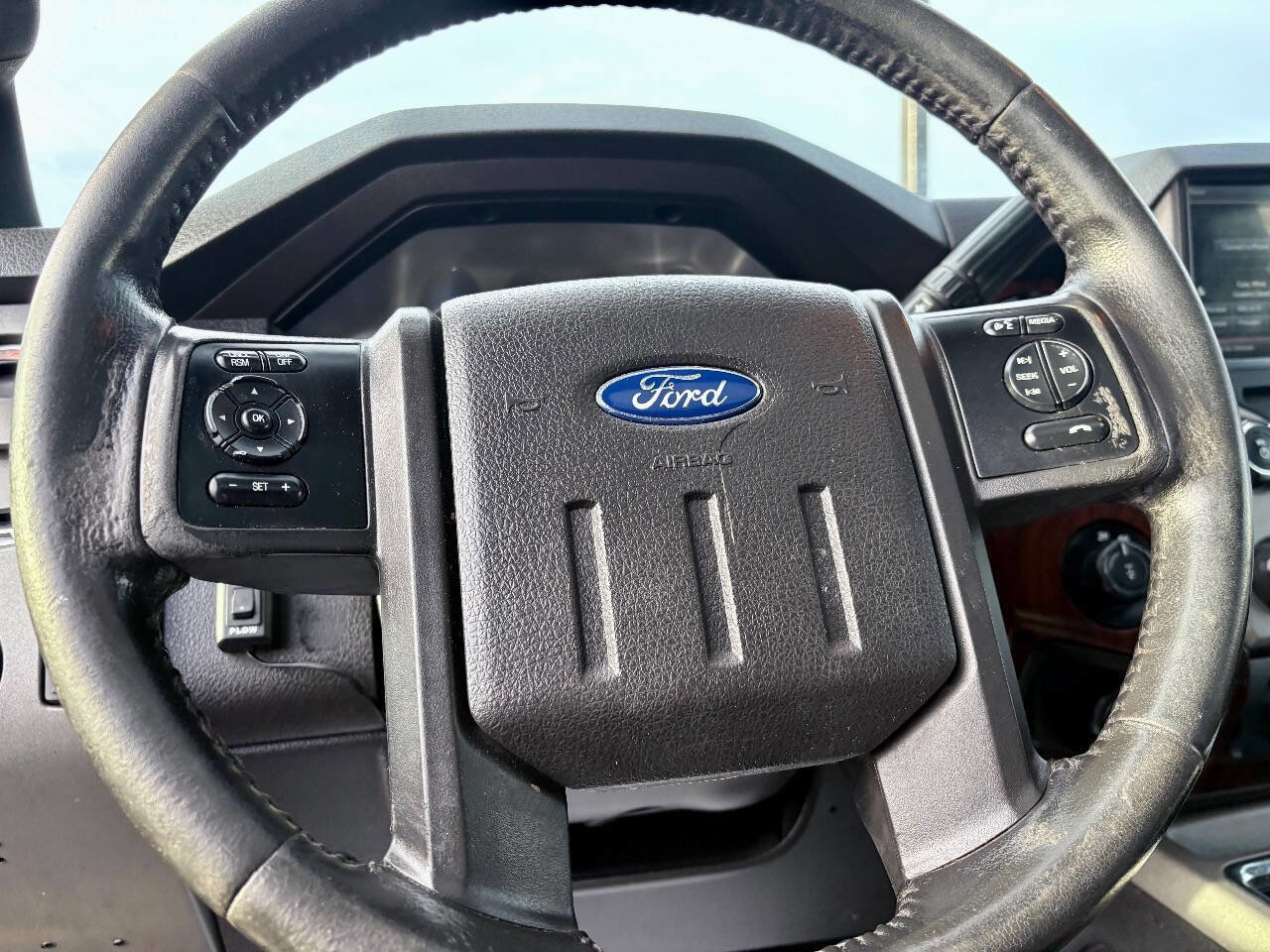 Used 2015 Ford F350 Lariat image 13