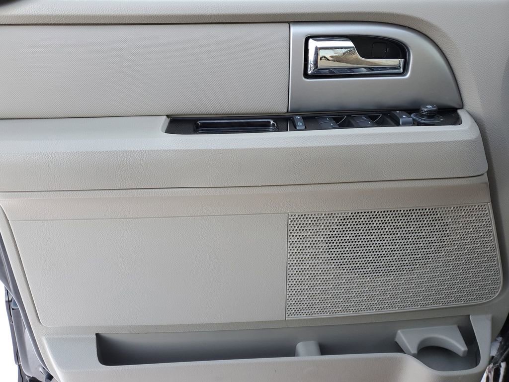 Used 2013 Ford Expedition Limited image 24
