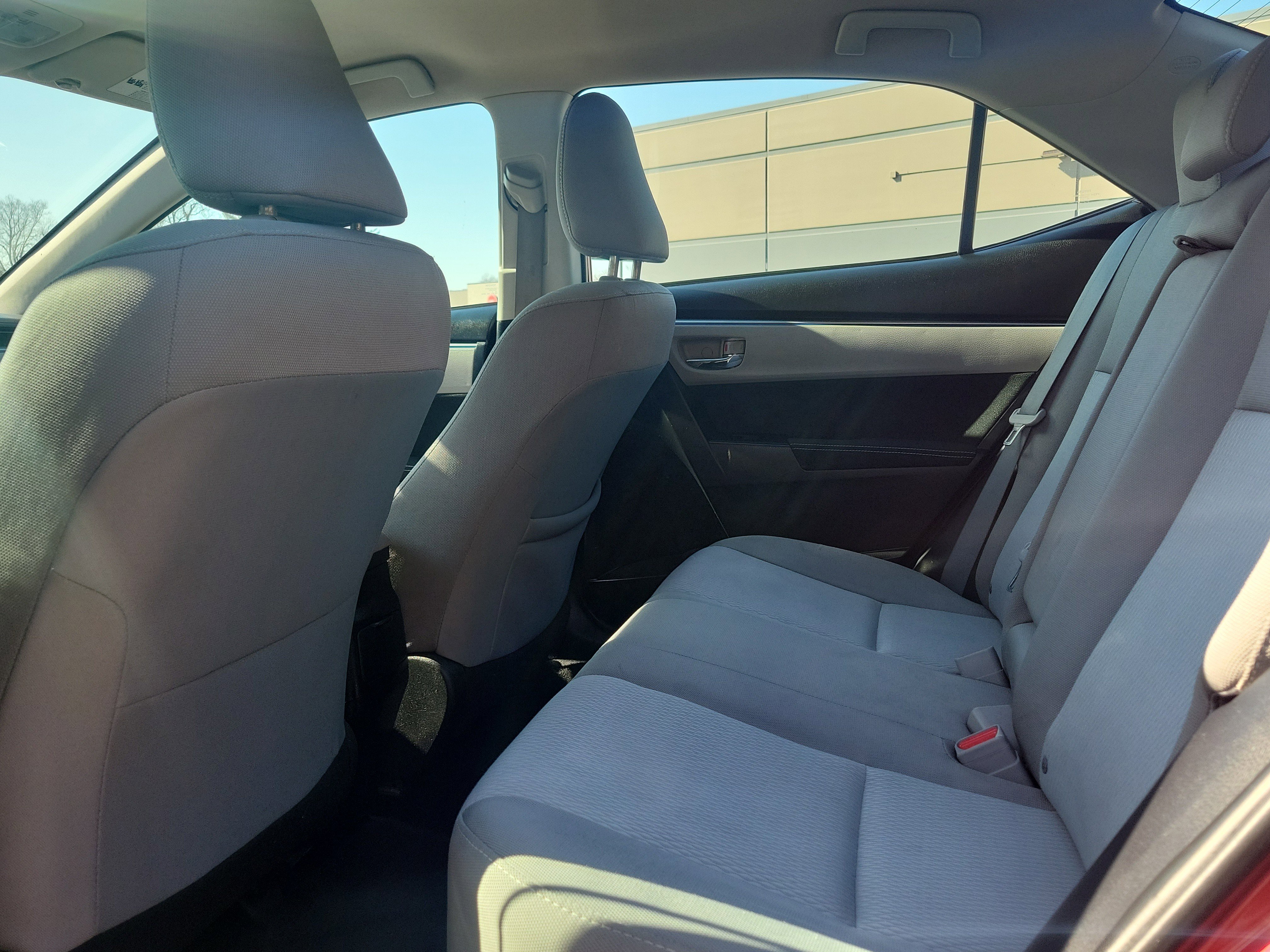 Used 2015 Toyota Corolla LE image 24