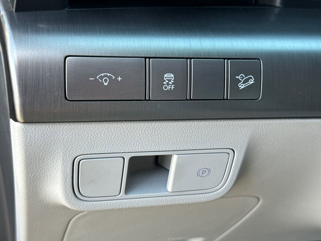 Used 2024 Hyundai Kona SEL FWD image 28