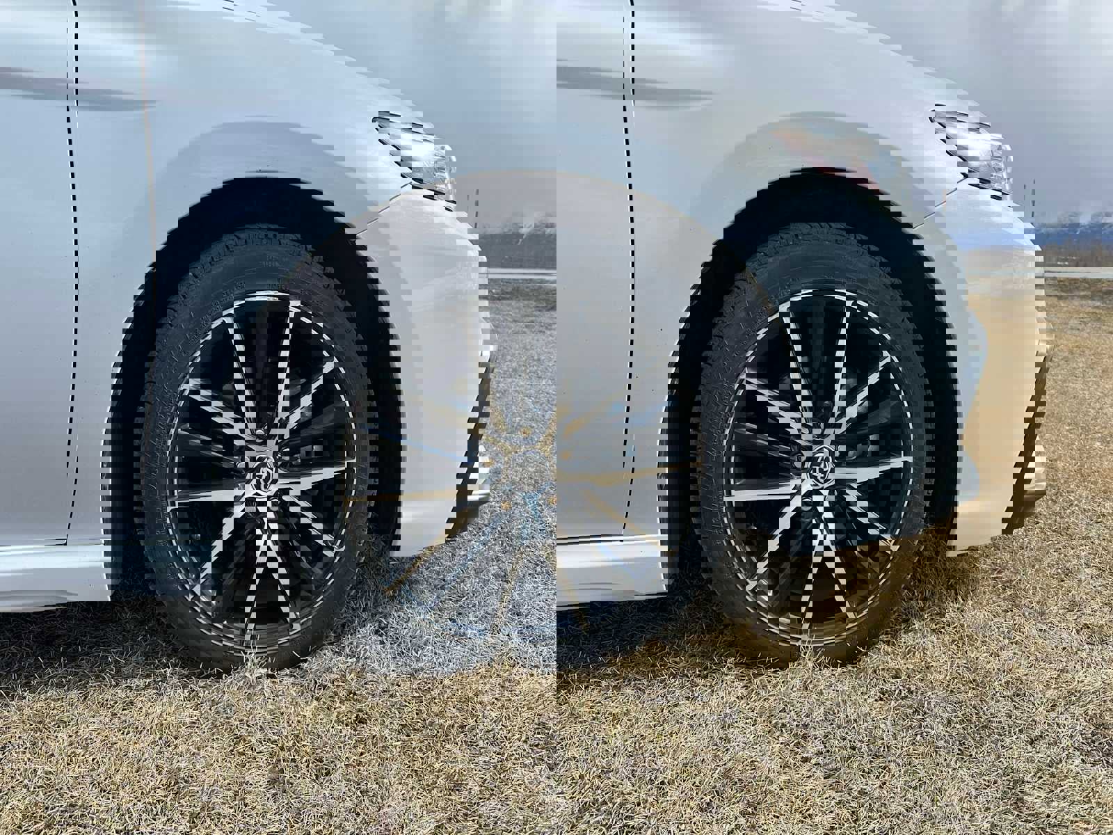 Used 2023 Toyota Camry SE image 9