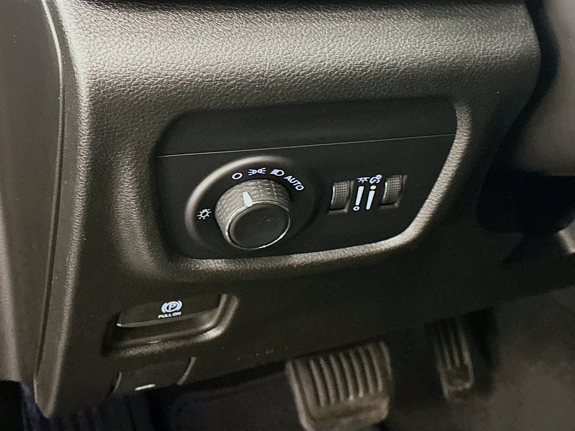 Used 2025 Jeep Grand Cherokee Altitude AWD/4WD image 17