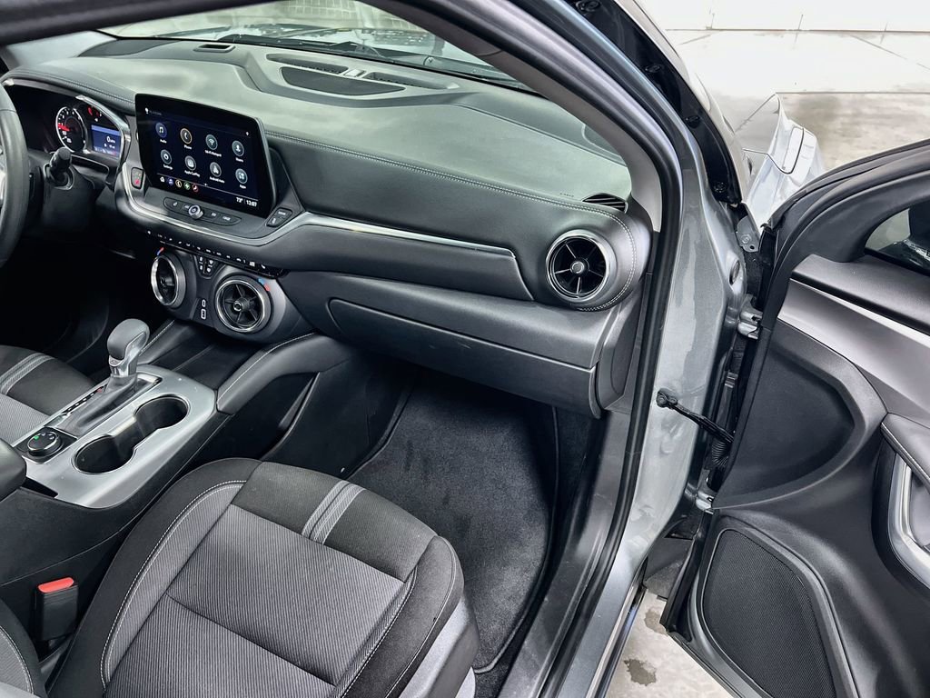 Used 2025 Chevrolet Blazer LT image 31