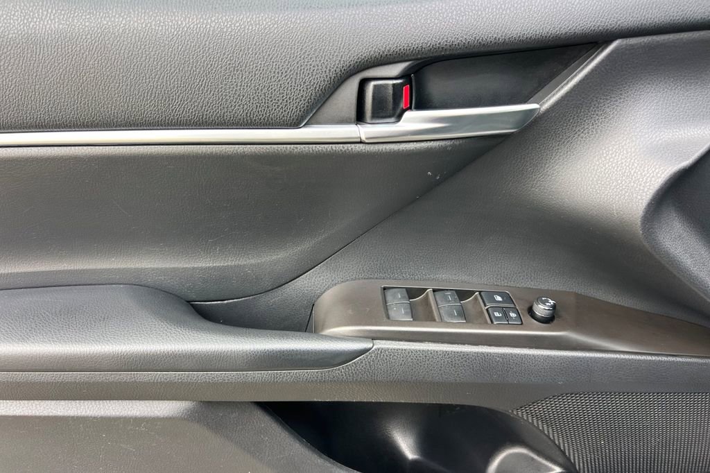 Used 2021 Toyota Camry SE w/ Convenience Package image 10