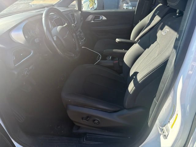 Used 2019 Chrysler Pacifica Touring Plus w/ Advanced Safetytec Group FWD image 7
