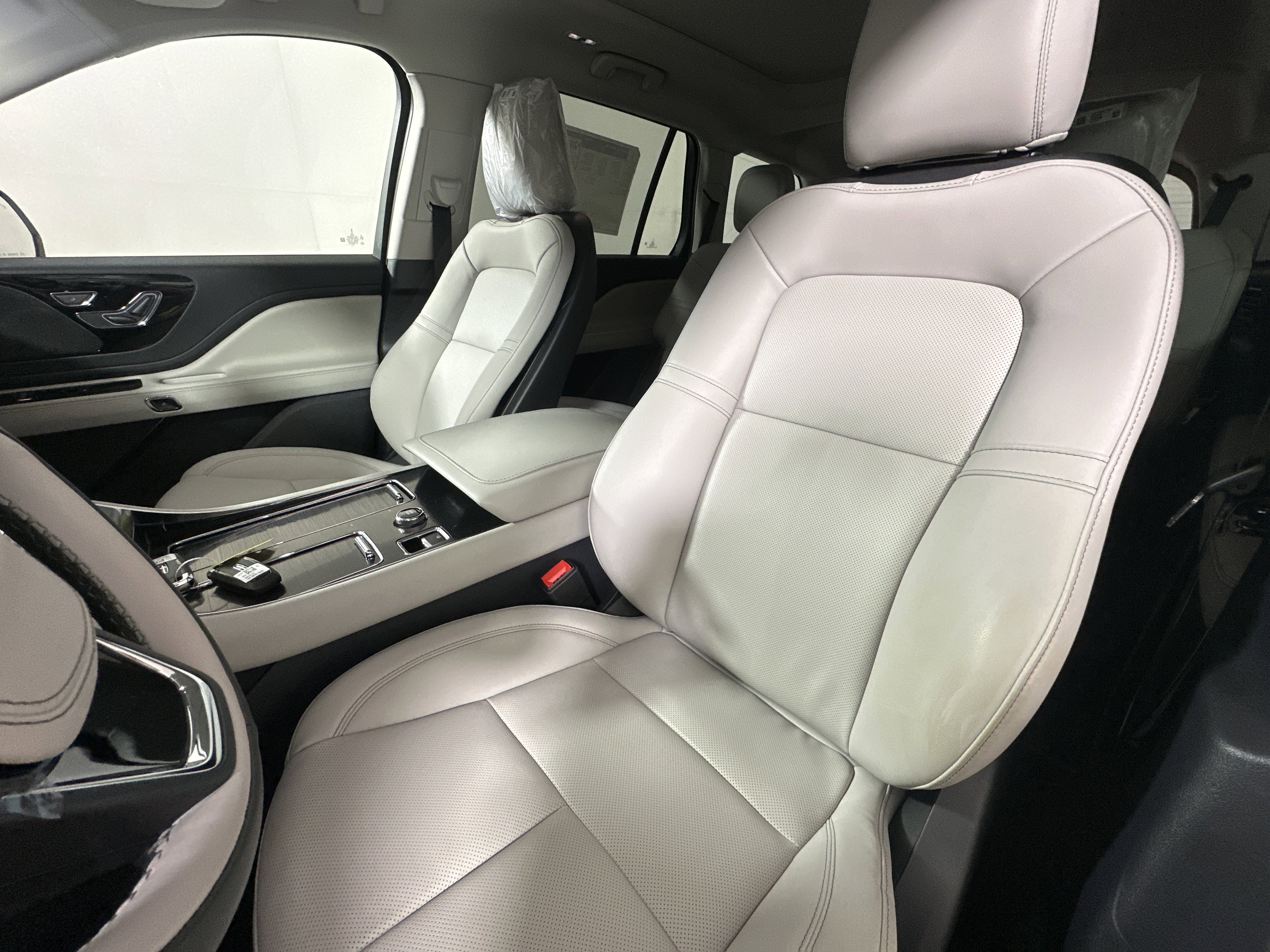 New 2025 Lincoln Aviator AWD image 9