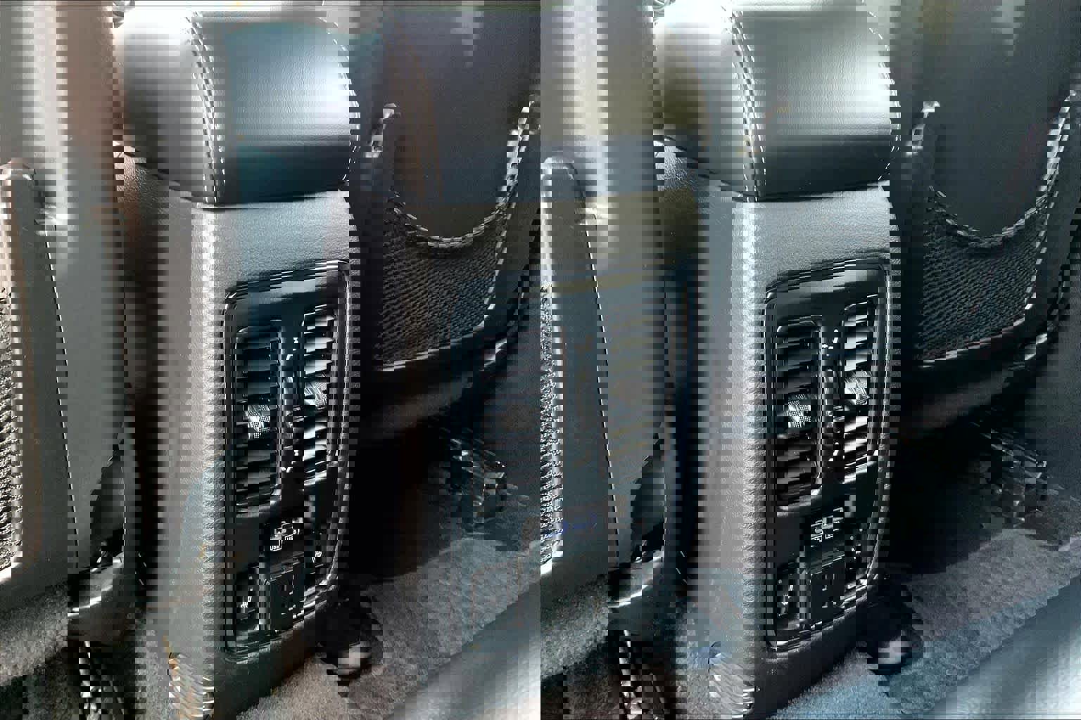 Used 2015 Jeep Grand Cherokee Limited RWD image 35