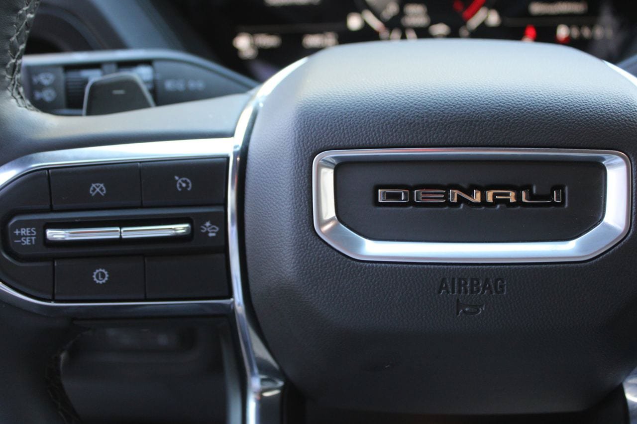 Used 2026 GMC Yukon Denali AWD/4WD image 22