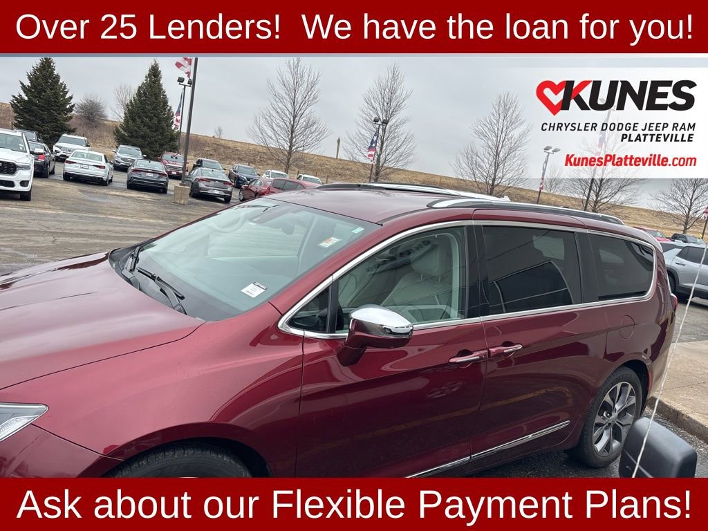 Used 2017 Chrysler Pacifica Limited w/ UConnect Theater Package FWD image 4