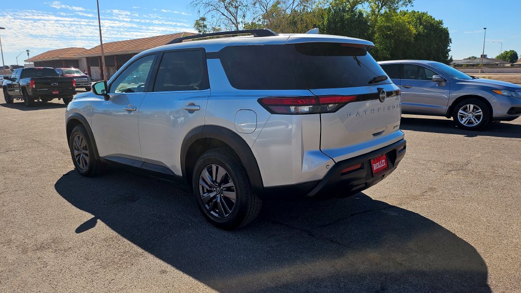 Used 2023 Nissan Pathfinder SV AWD/4WD image 8