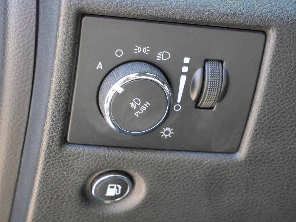 Used 2019 Jeep Grand Cherokee Laredo image 36