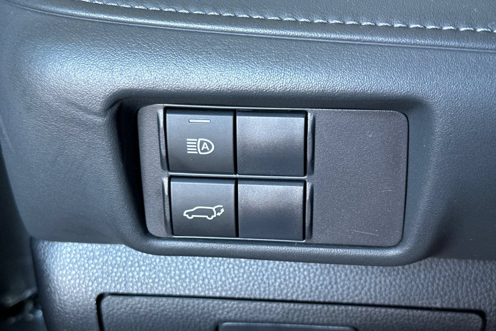 Used 2022 Toyota Highlander LE AWD/4WD image 31