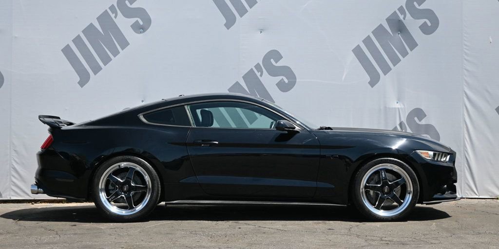 Used 2017 Ford Mustang GT Premium w/ Black Accent Package RWD image 4