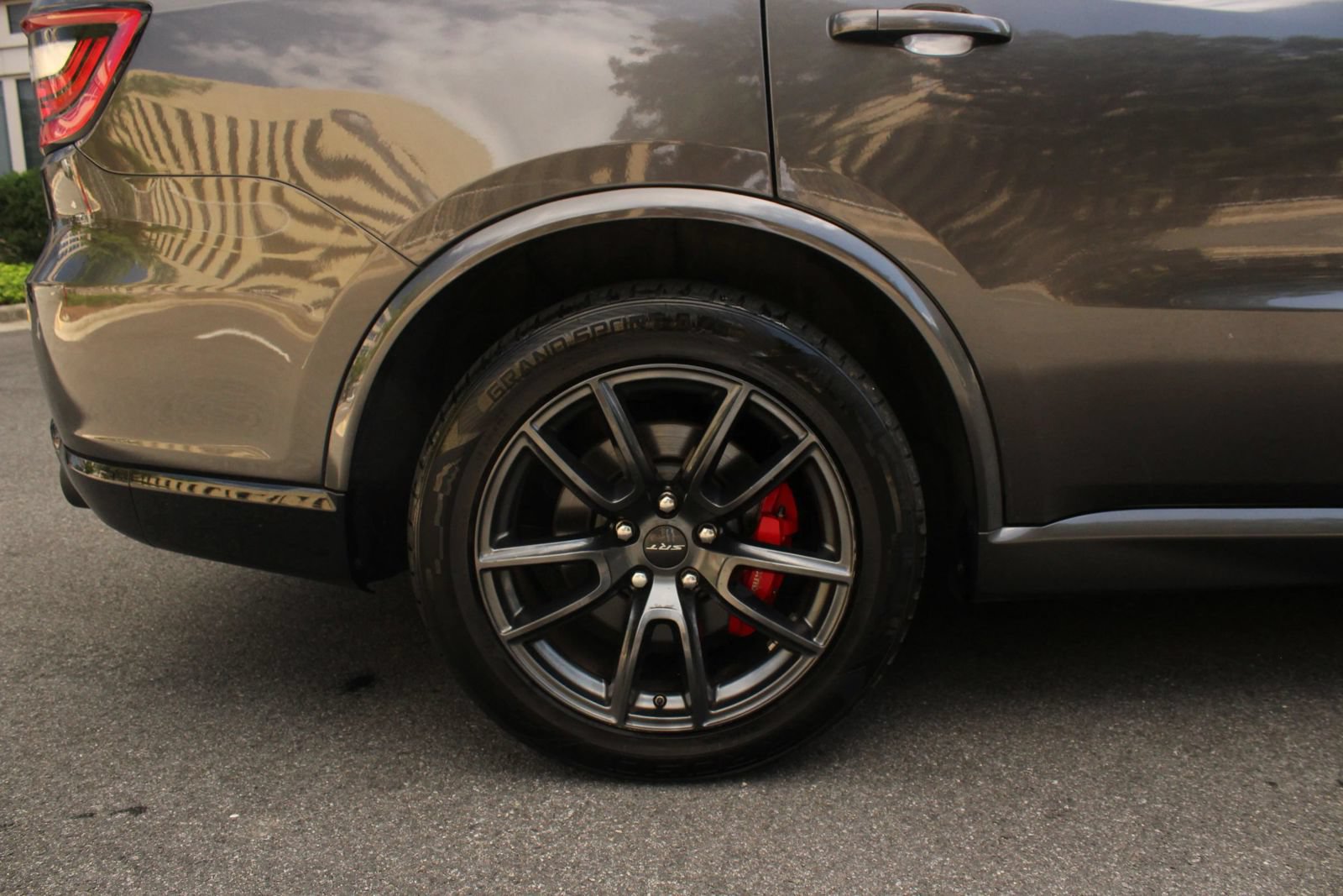 Used 2018 Dodge Durango SRT w/ Technology Group AWD/4WD image 5