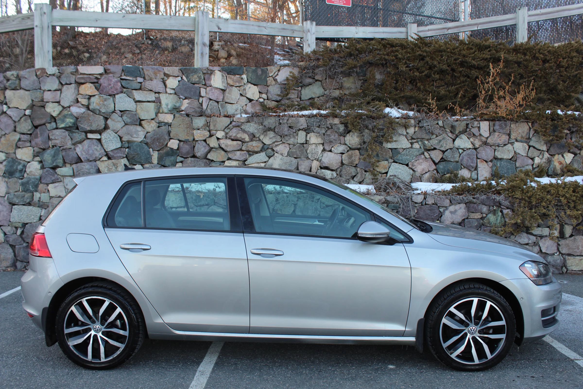 Used 2016 Volkswagen Golf SE w/ Lighting Package image 5