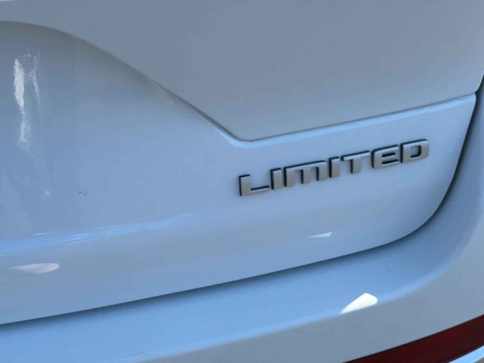 Used 2024 Jeep Grand Cherokee Limited RWD image 32