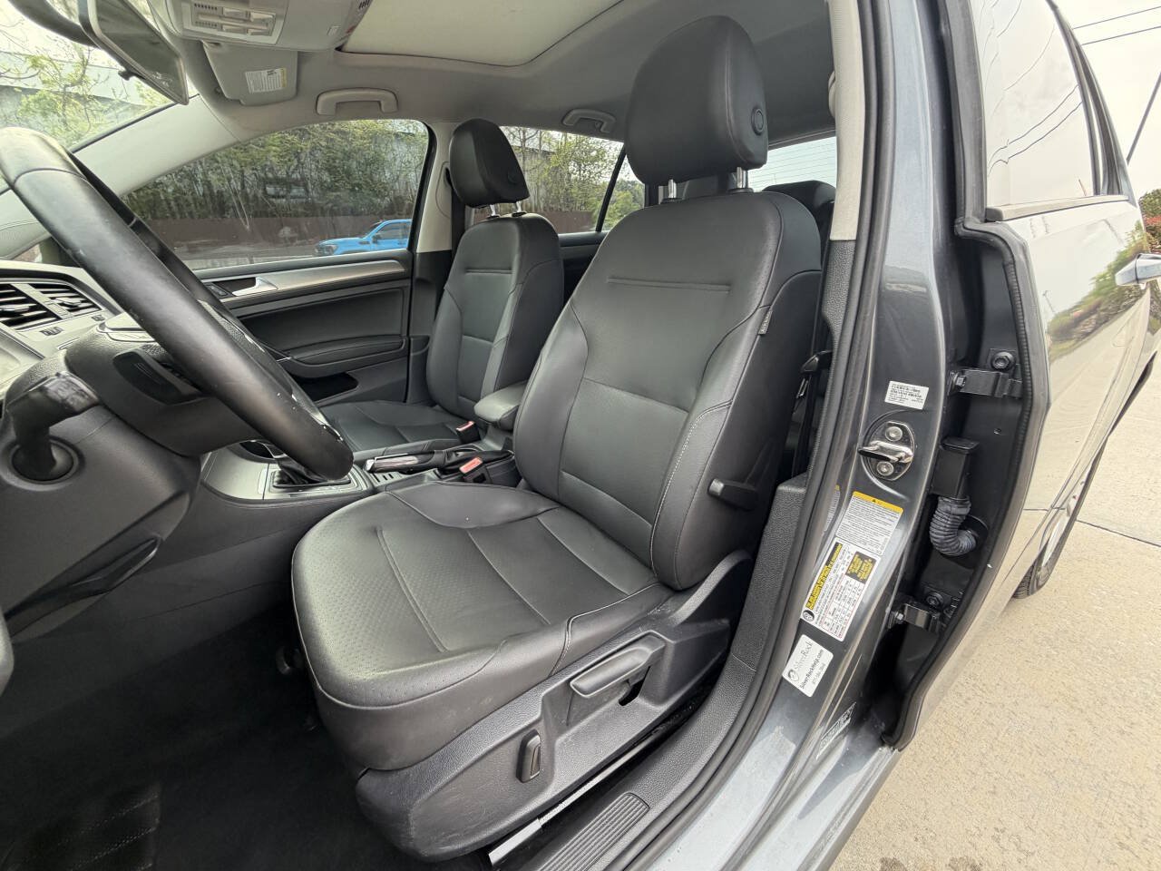 Used 2015 Volkswagen Golf S FWD image 5