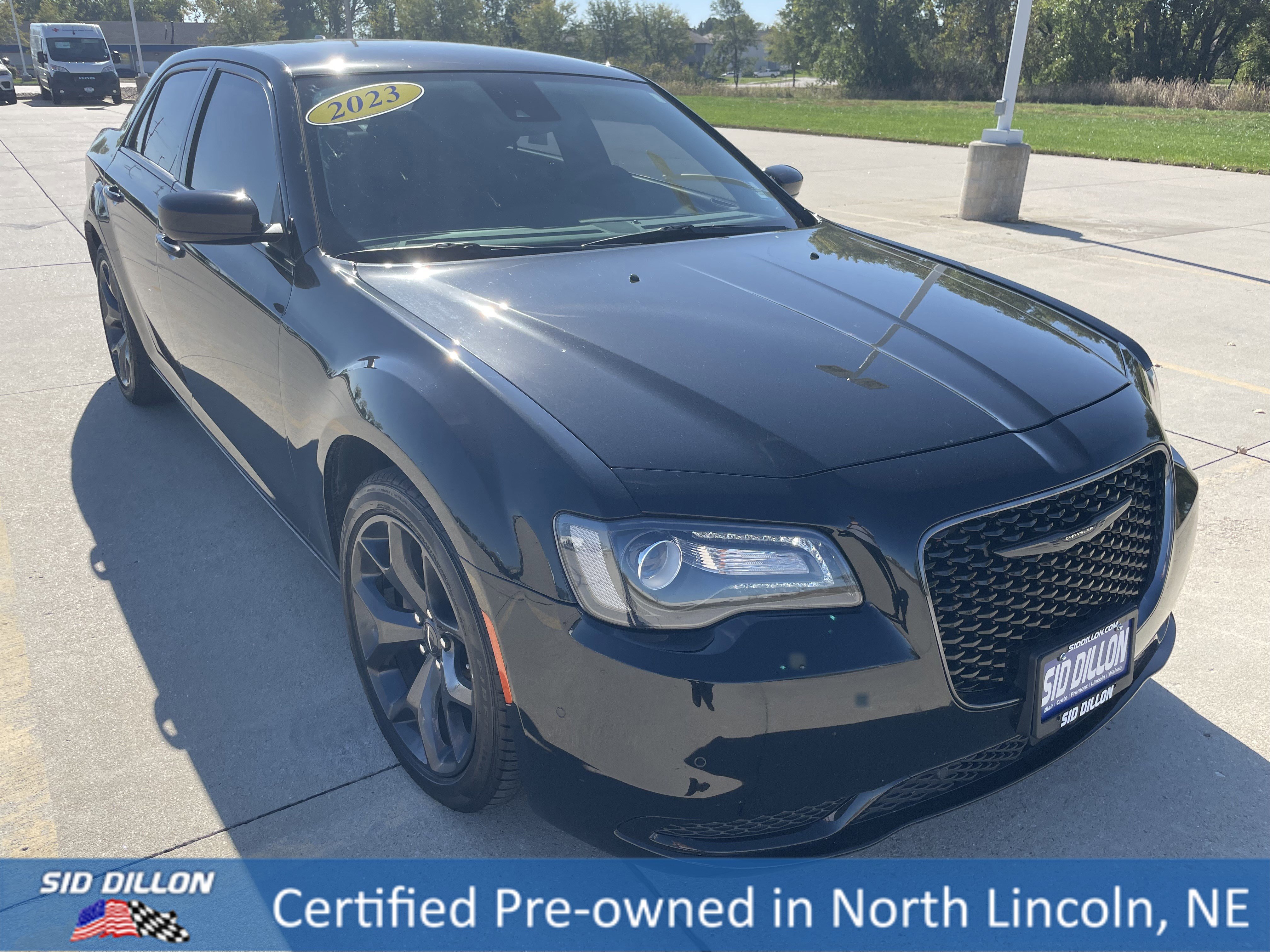 Used 2023 Chrysler 300 Touring w/ Safetytec Plus Group image 6