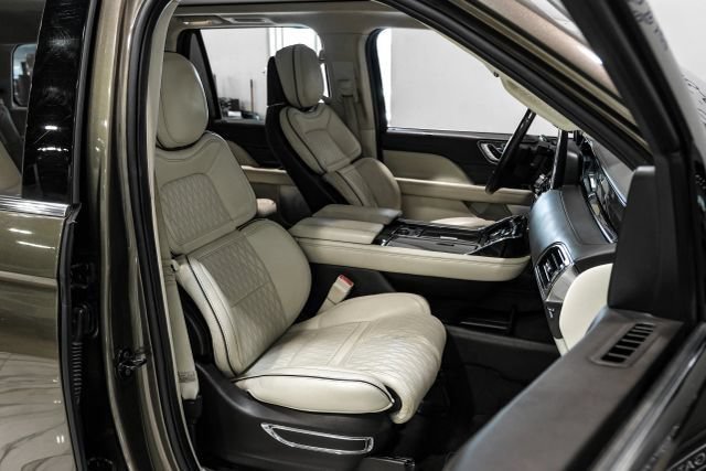 Used 2020 Lincoln Navigator Black Label w/ Cargo Convenience Package AWD/4WD image 30