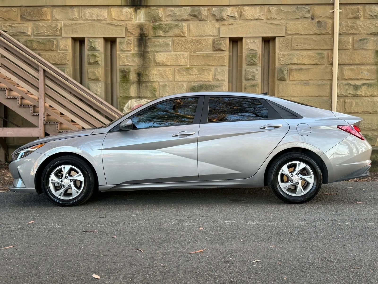 Used 2021 Hyundai Elantra SE FWD image 30