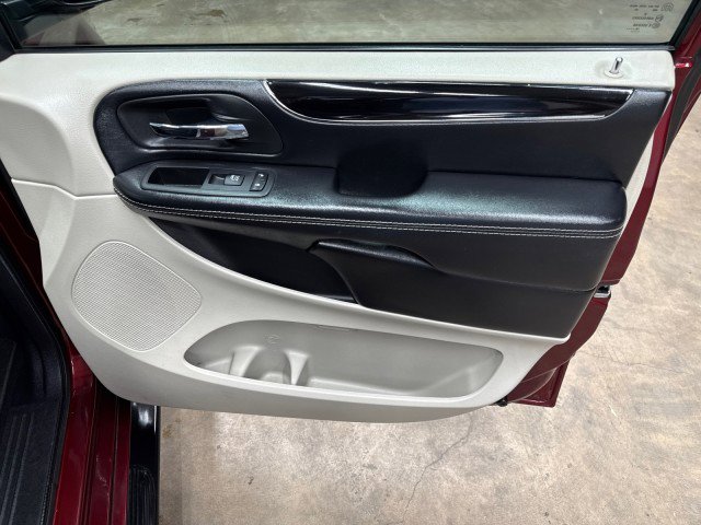 Used 2019 Dodge Grand Caravan SXT image 26