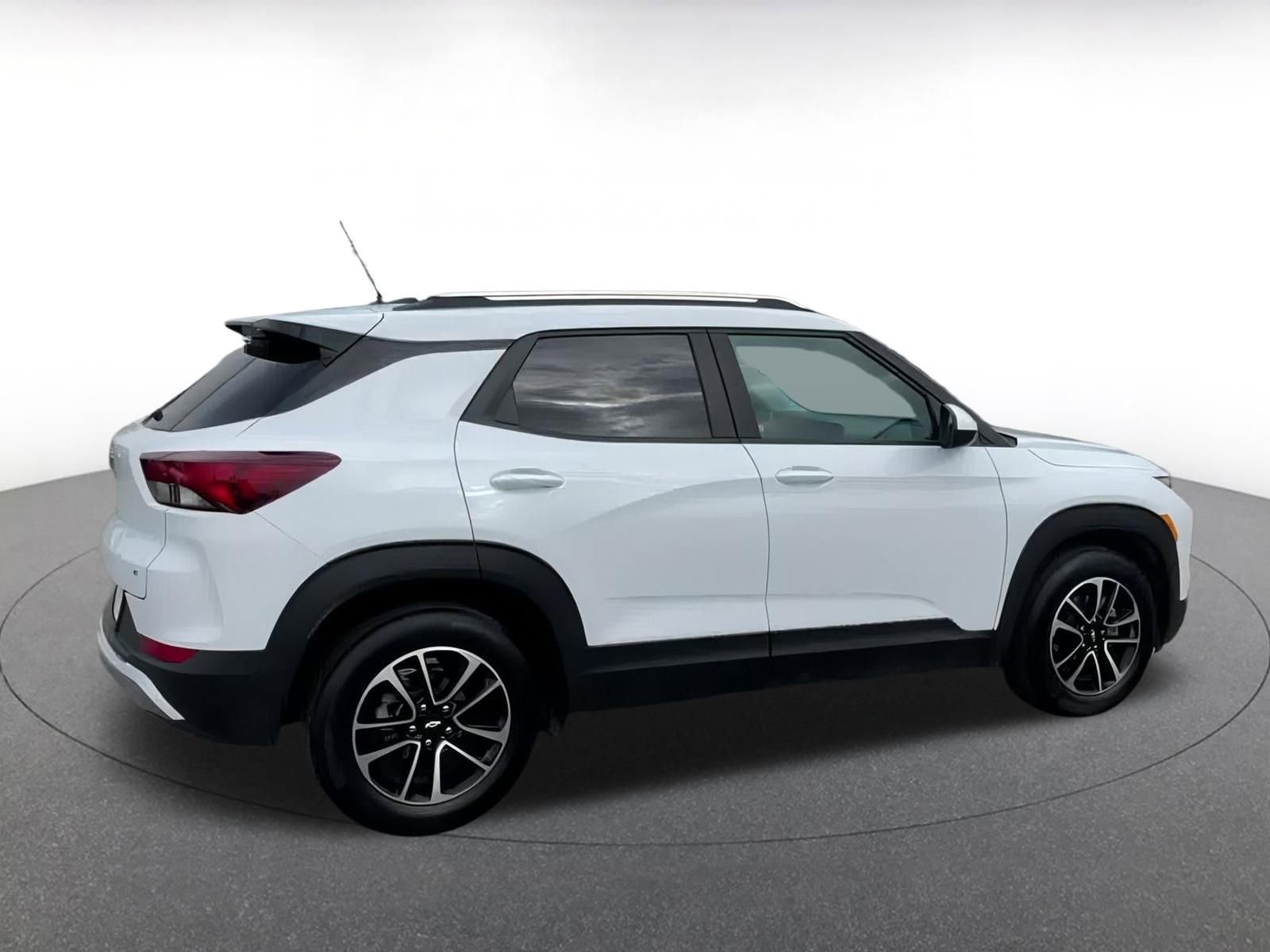 Used 2025 Chevrolet TrailBlazer LT image 9