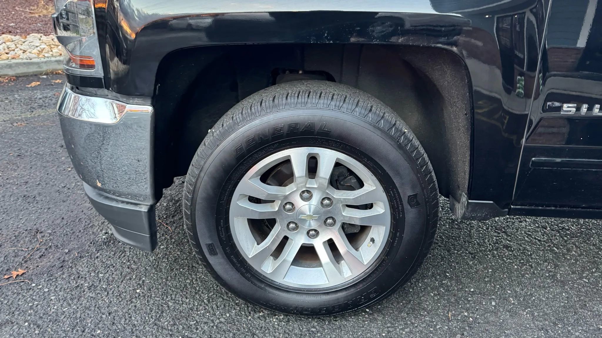 Used 2018 Chevrolet Silverado 1500 LT w/ All Star Edition image 33