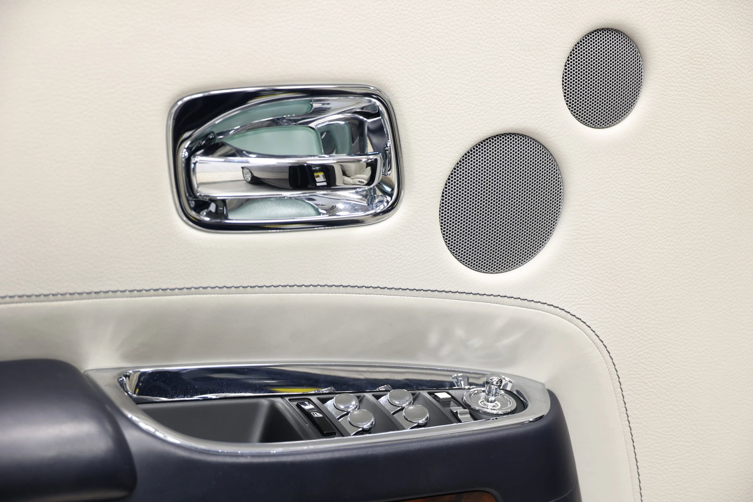 Used 2015 Rolls-Royce Ghost image 11