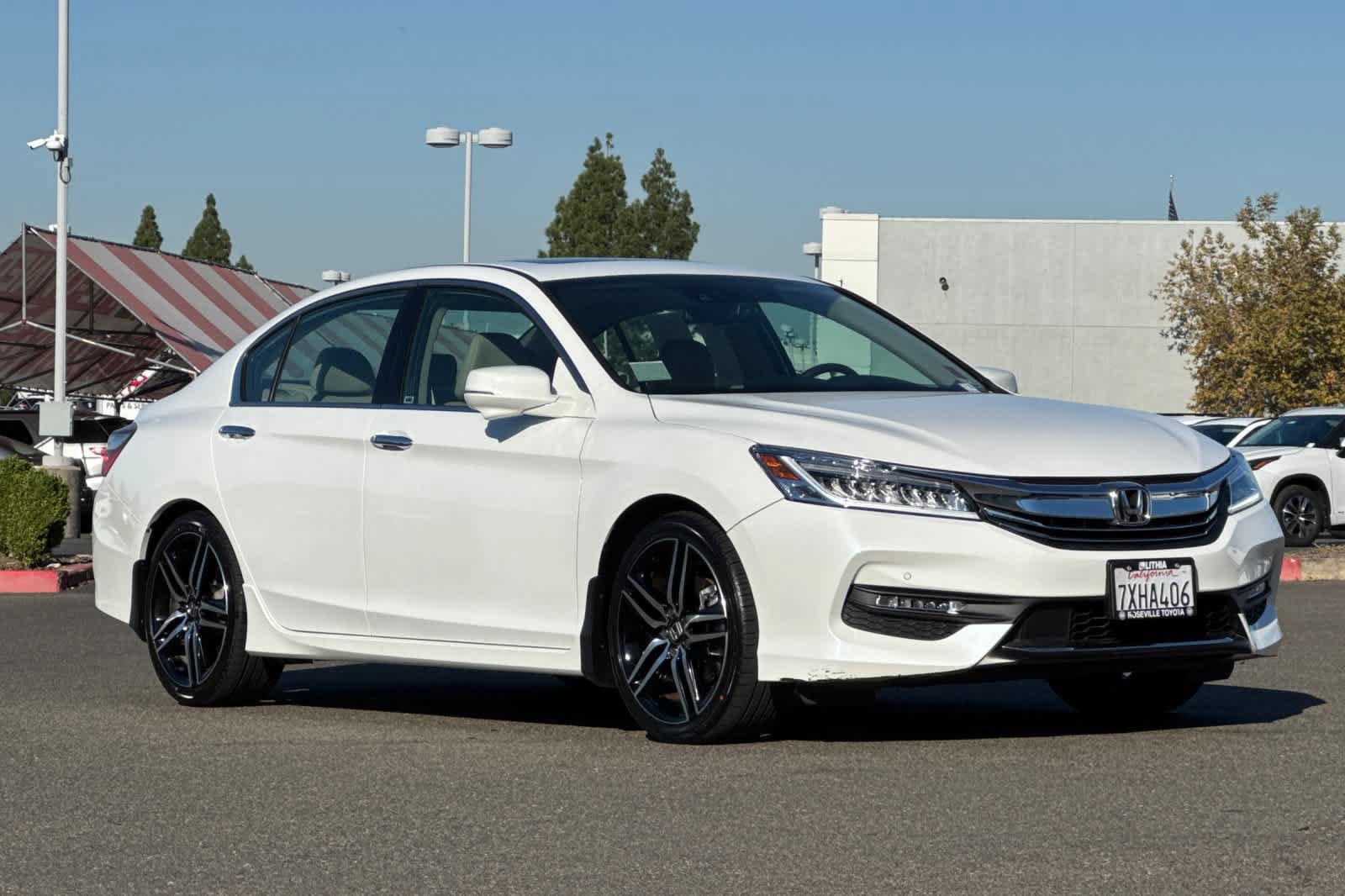 Used 2017 Honda Accord Touring image 5
