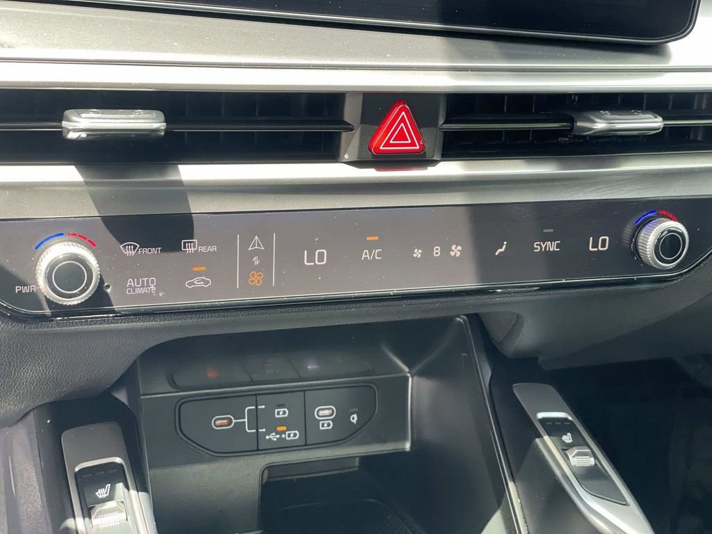 Used 2025 Kia Sorento S FWD image 16