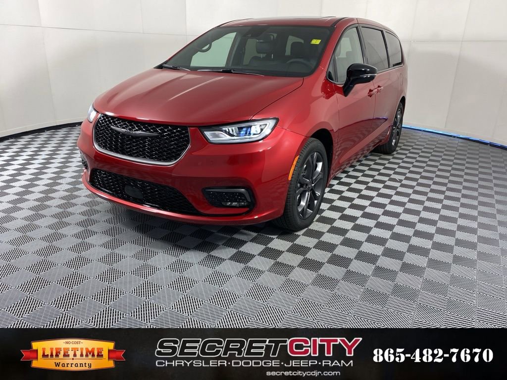 New 2026 Chrysler Pacifica Select image 3