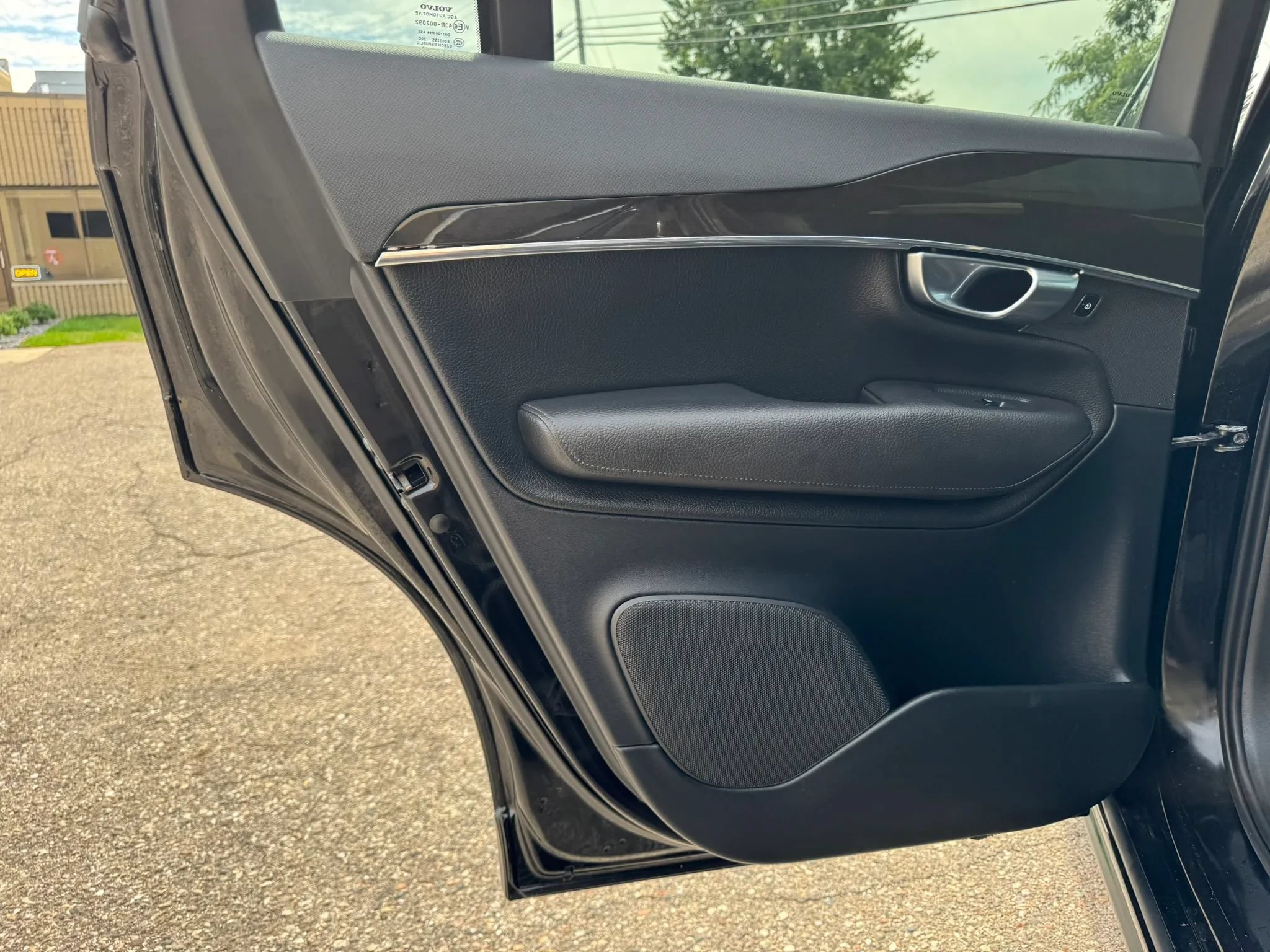 Used 2018 Volvo XC90 T6 Momentum w/ Convenience Package AWD/4WD image 40