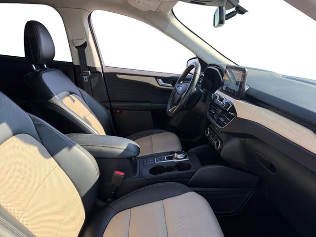 Used 2022 Ford Escape Titanium w/ Titanium Elite Package image 17