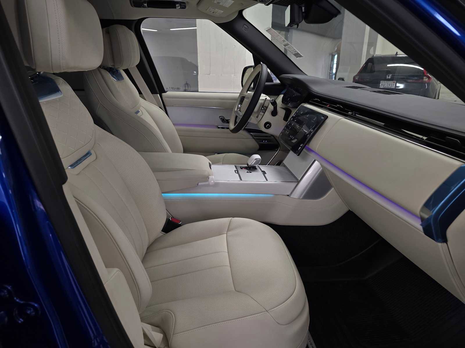 New 2025 Land Rover Range Rover SV image 11