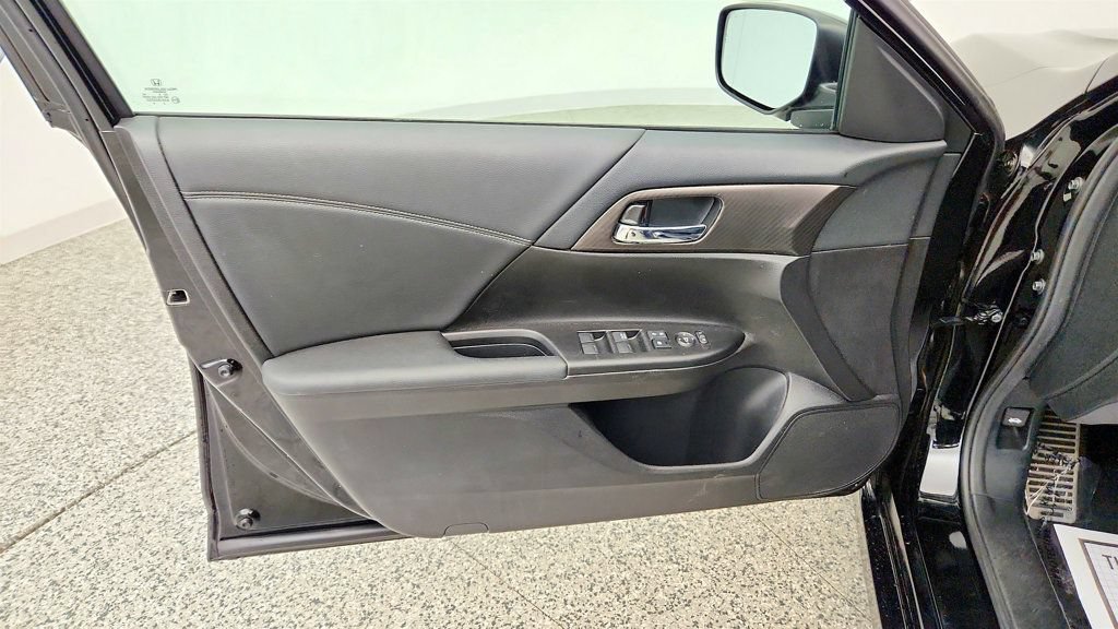 Used 2016 Honda Accord Sport image 10